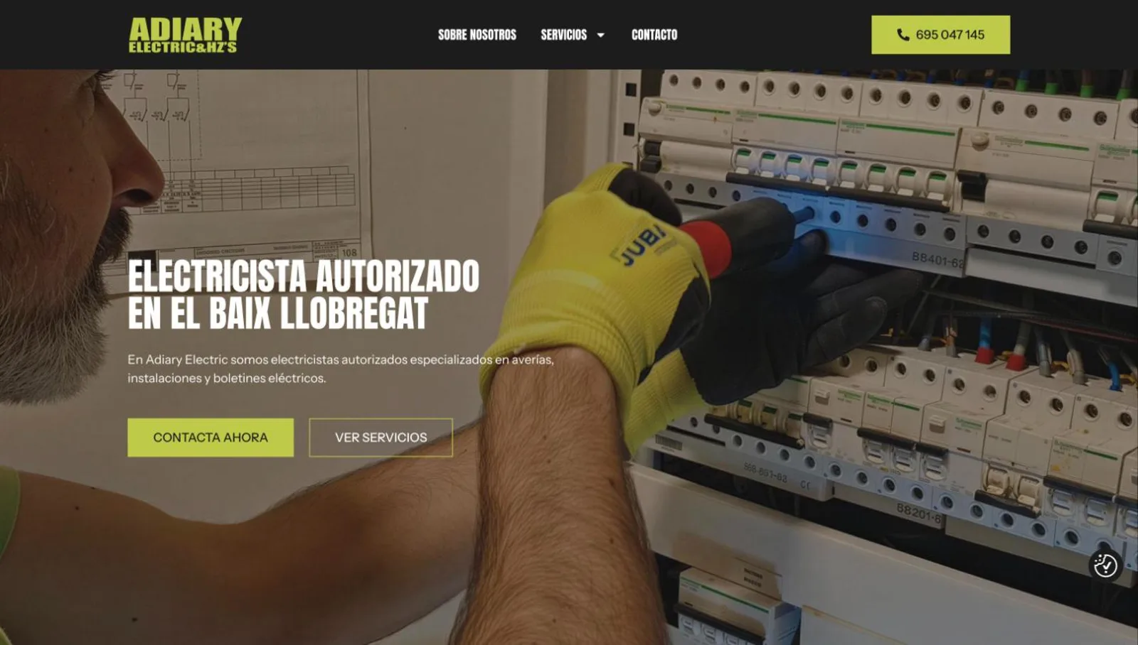 Web anterior de Adiary Electric con un electricista trabajando en un cuadro eléctrico